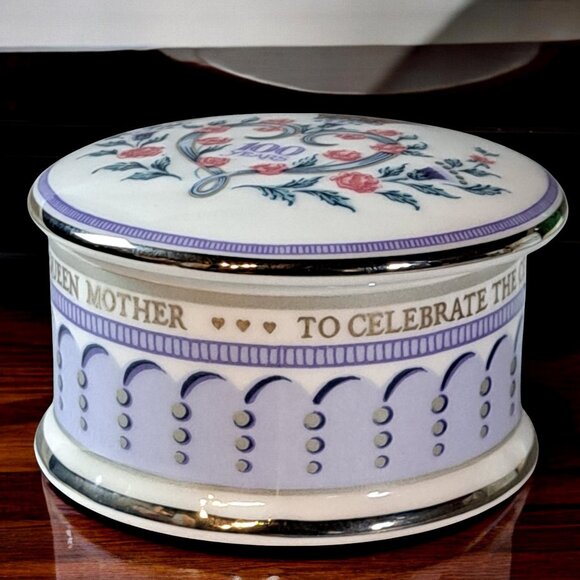 2000 The Royal Collection Queen Mother Centenary 100 Years Trinket Pill Box Case - Picture 6 of 10